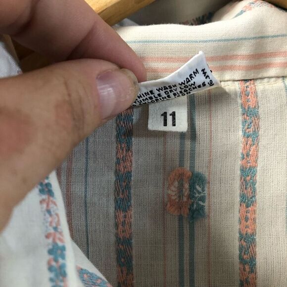 Pandora Vintage Long Sleeve Button Down Size 11 Cream Pink and Blue Floral Patte - Picture 3 of 5